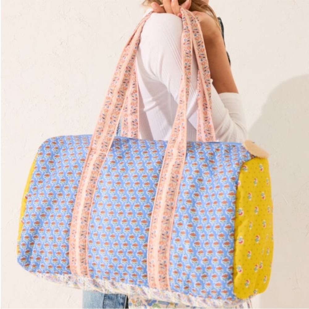 NWT: SMILEYWORLD Duffle Bag, Mixed Floral Pattern